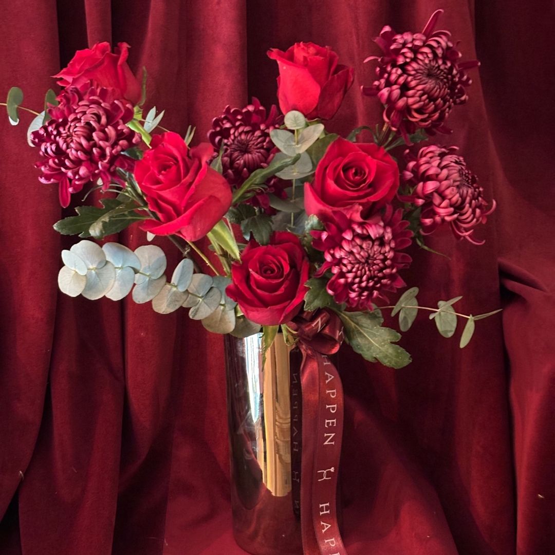 Gümüş Vazoda Kırmızı Rüya