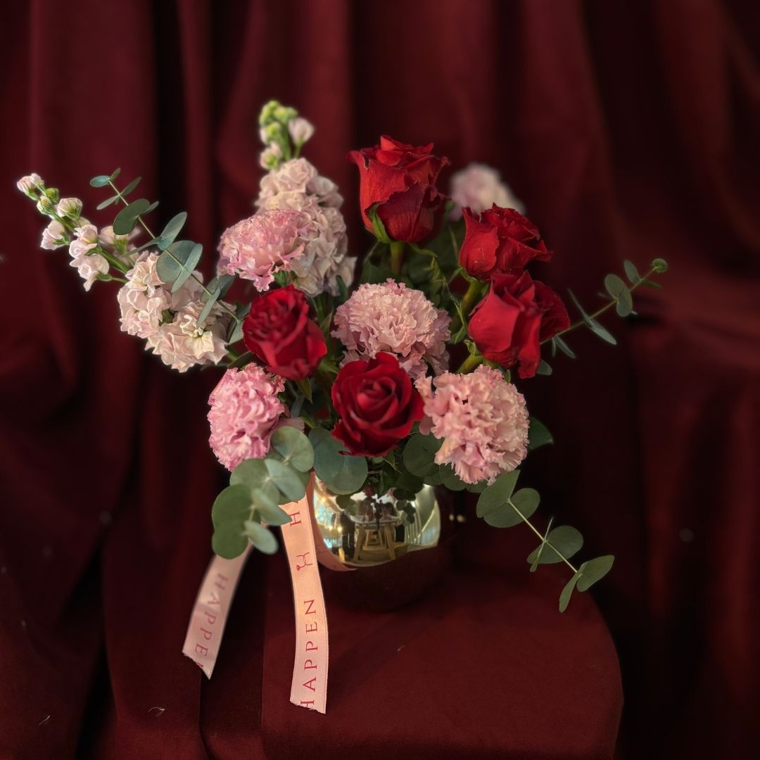 Gümüş Top Vazoda Pembeli Rüya