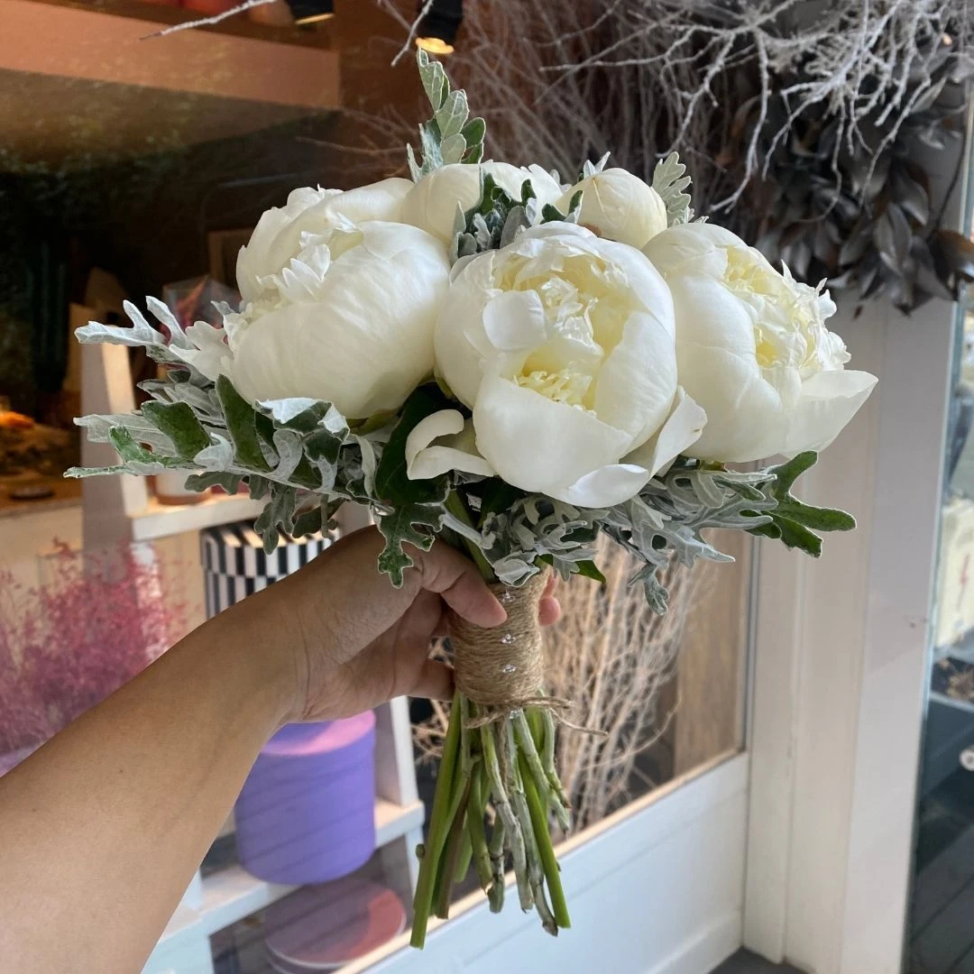 Beyaz Şakayık Gelin Buketi