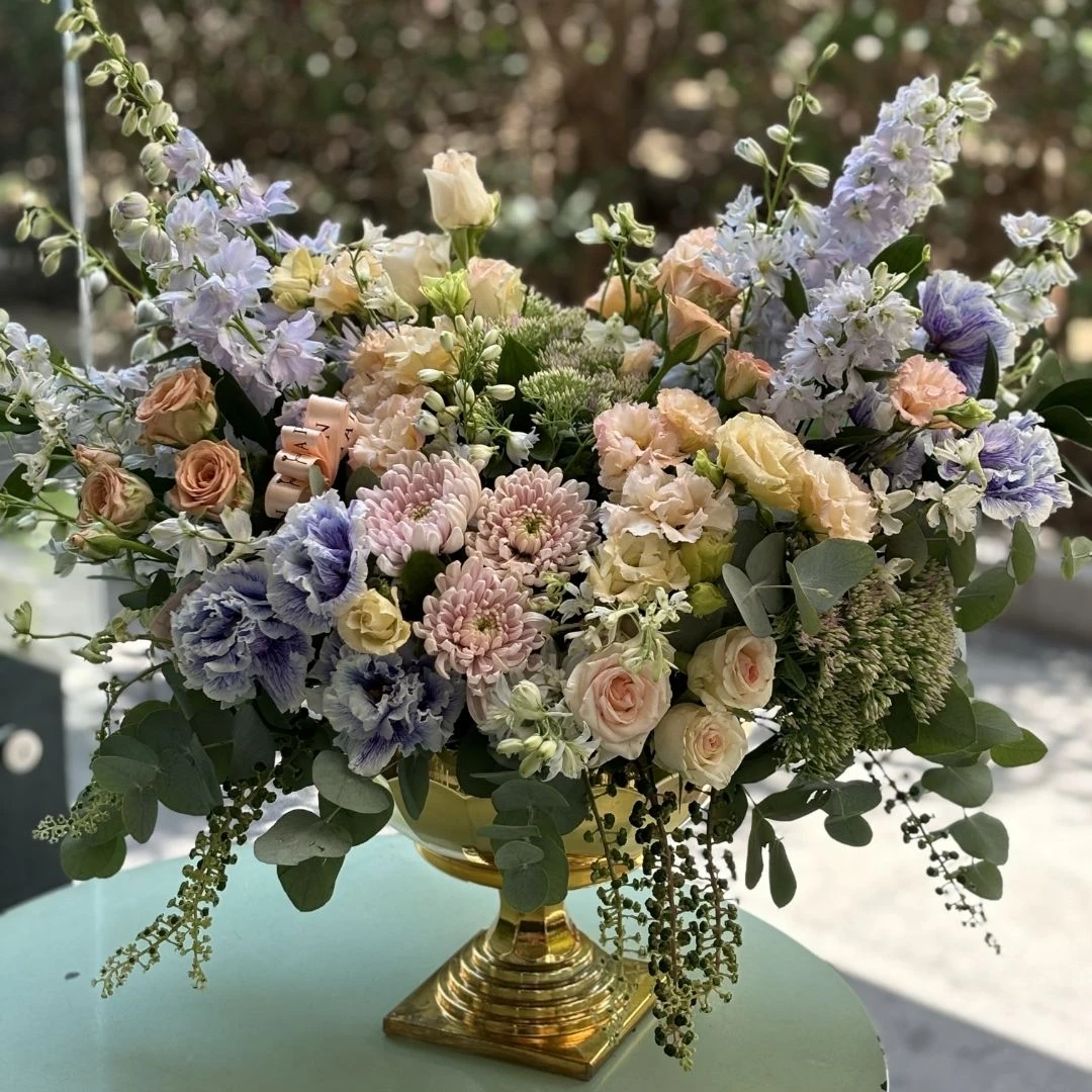 Gold Ayaklı Vazoda Çiçekler