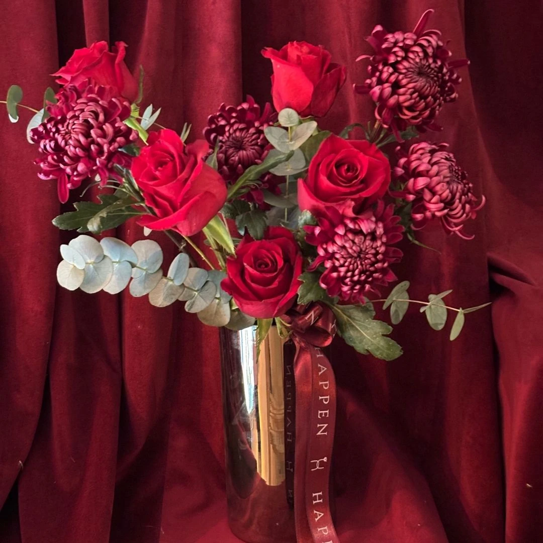 Gümüş Vazoda Kırmızı Rüya