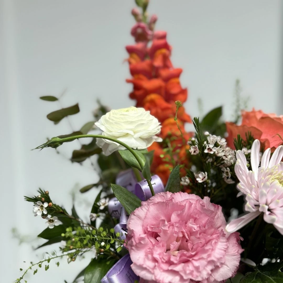 Mini Vazoda Çiçekler